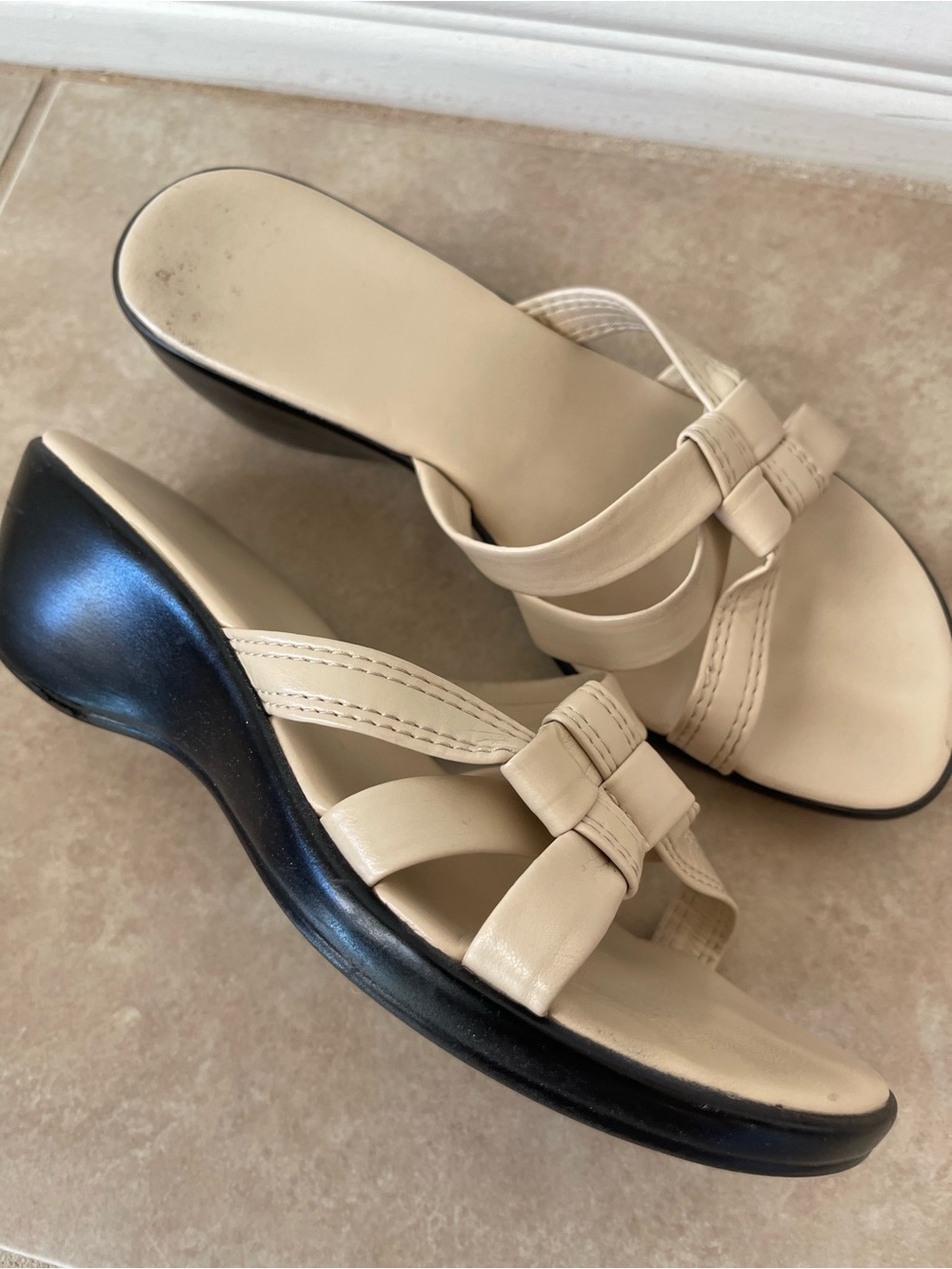 Italian Shoemakers Slide Sandal Size 6 Cream